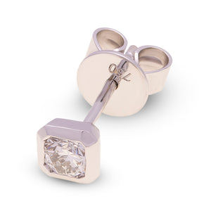 18ct White Gold Round Diamond Studs G777358